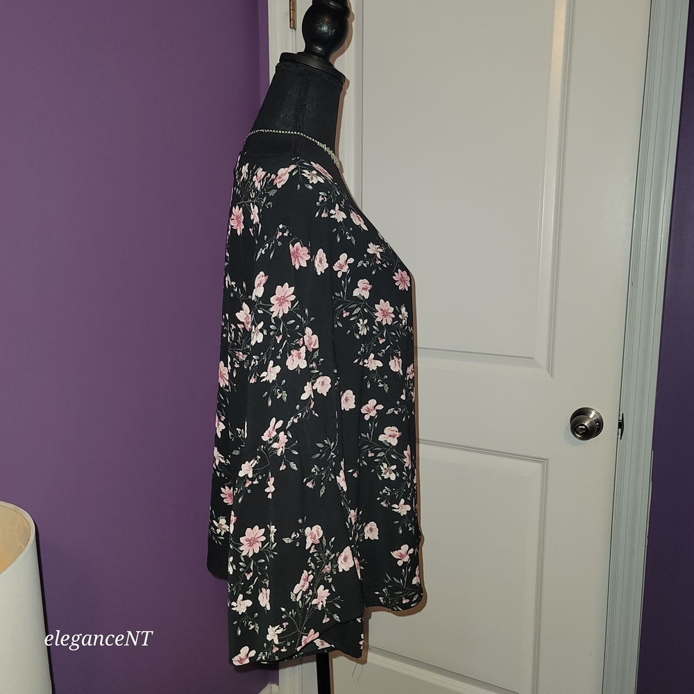 Rue+  Black And Pink Floral Top  With Bell Sleeve Sz: 3X - Picture 3 of 8